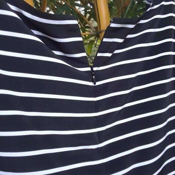 DANA BUCHMAN Sleeveless Top NWT Ruched Striped SZ M Black White Blouse Lined - Picture 4 of 5